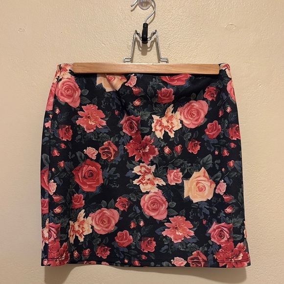 Forever 21 Black and Pink Mini Pencil Skirt - Picture 1 of 1